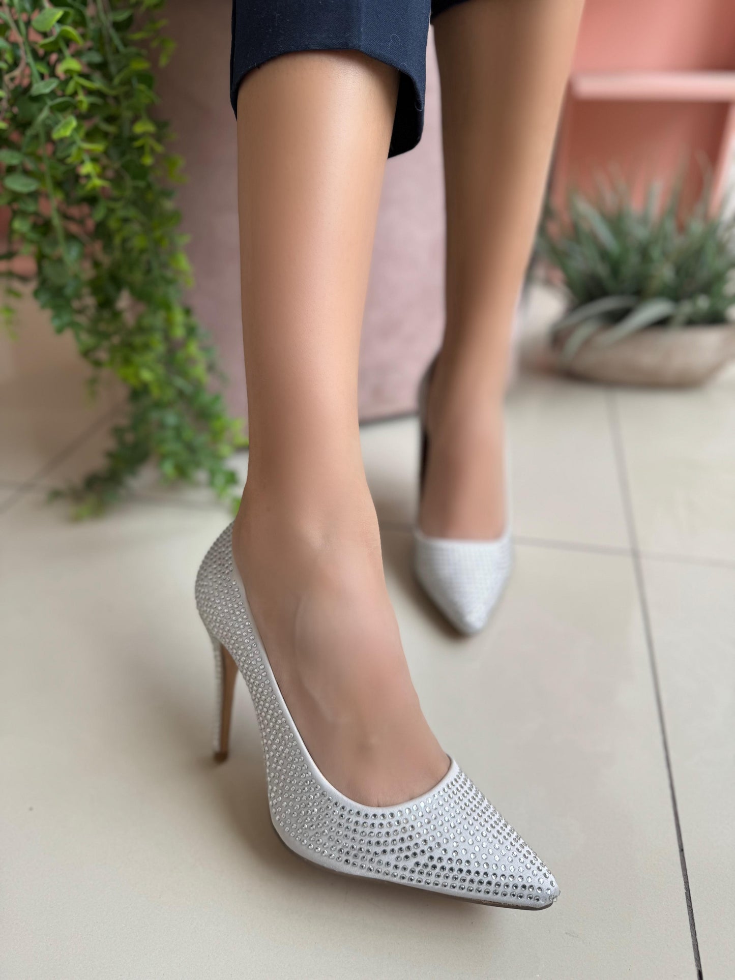 WHITE GLAM