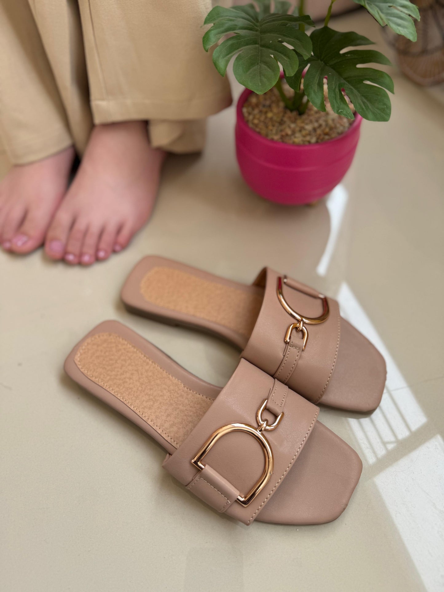 GLAM D-RING SANDALS