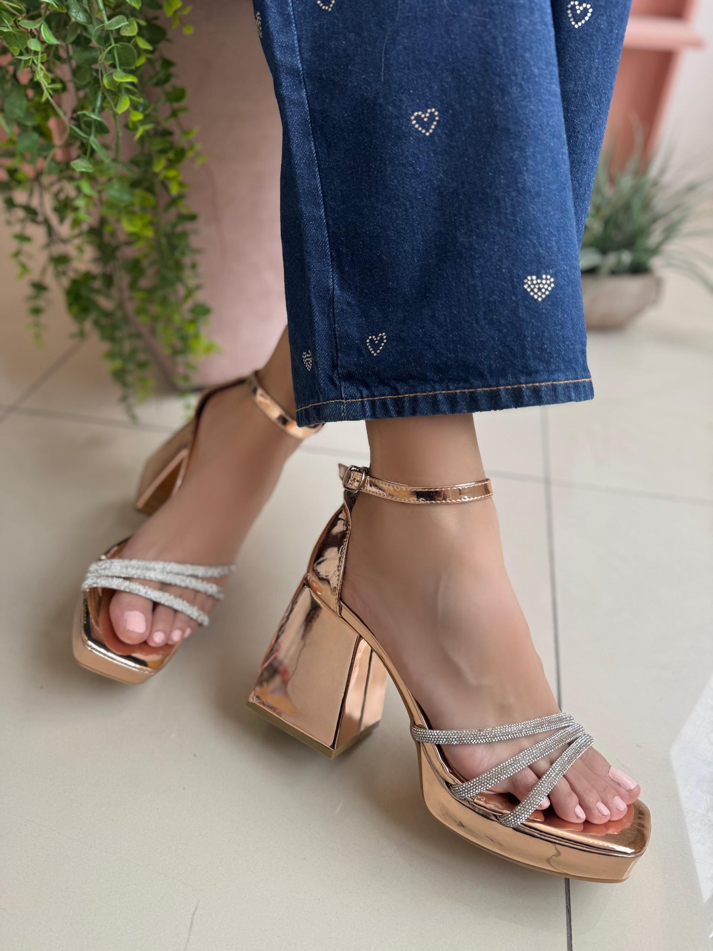 HEELS & SHINE