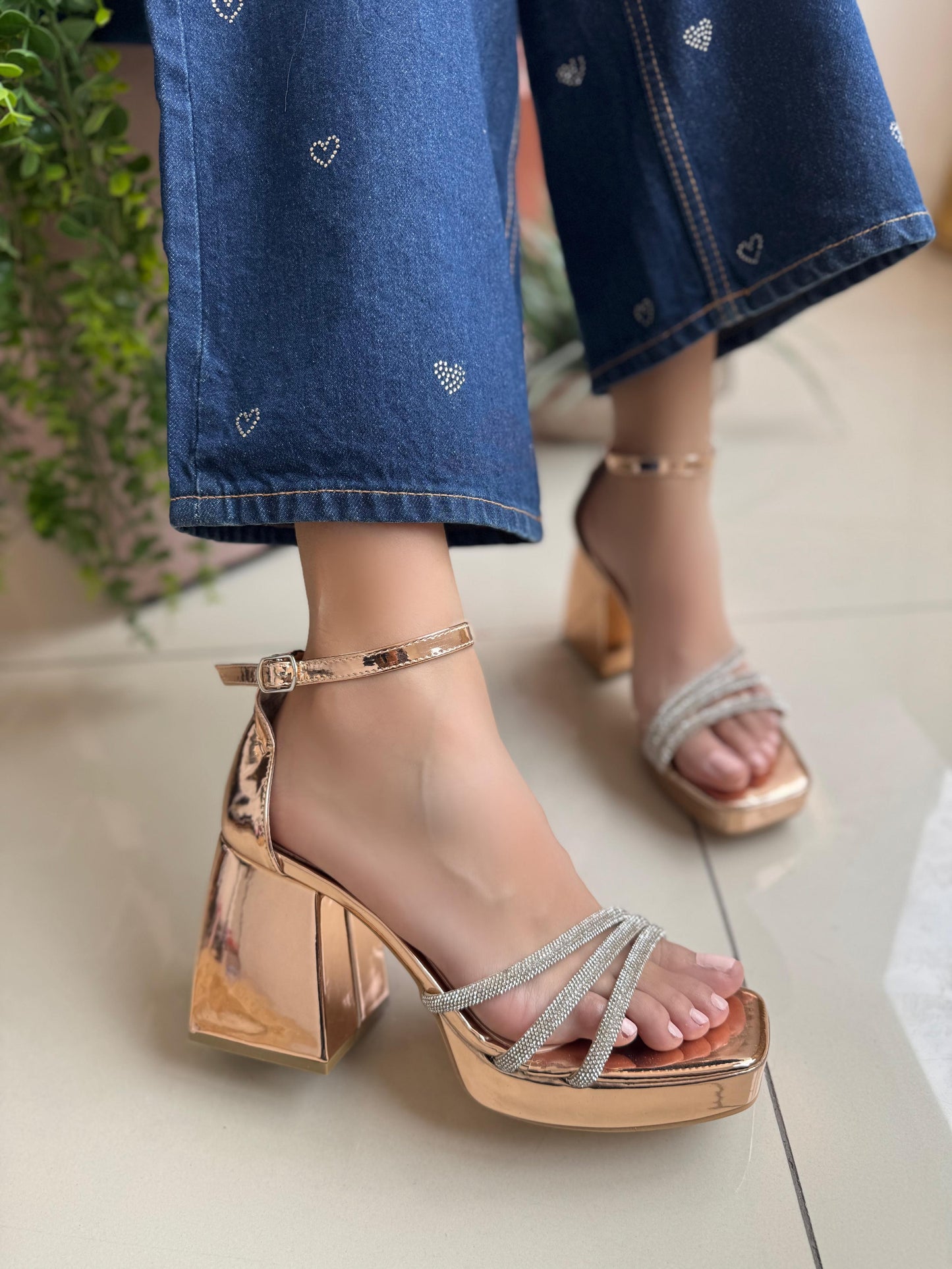 HEELS & SHINE