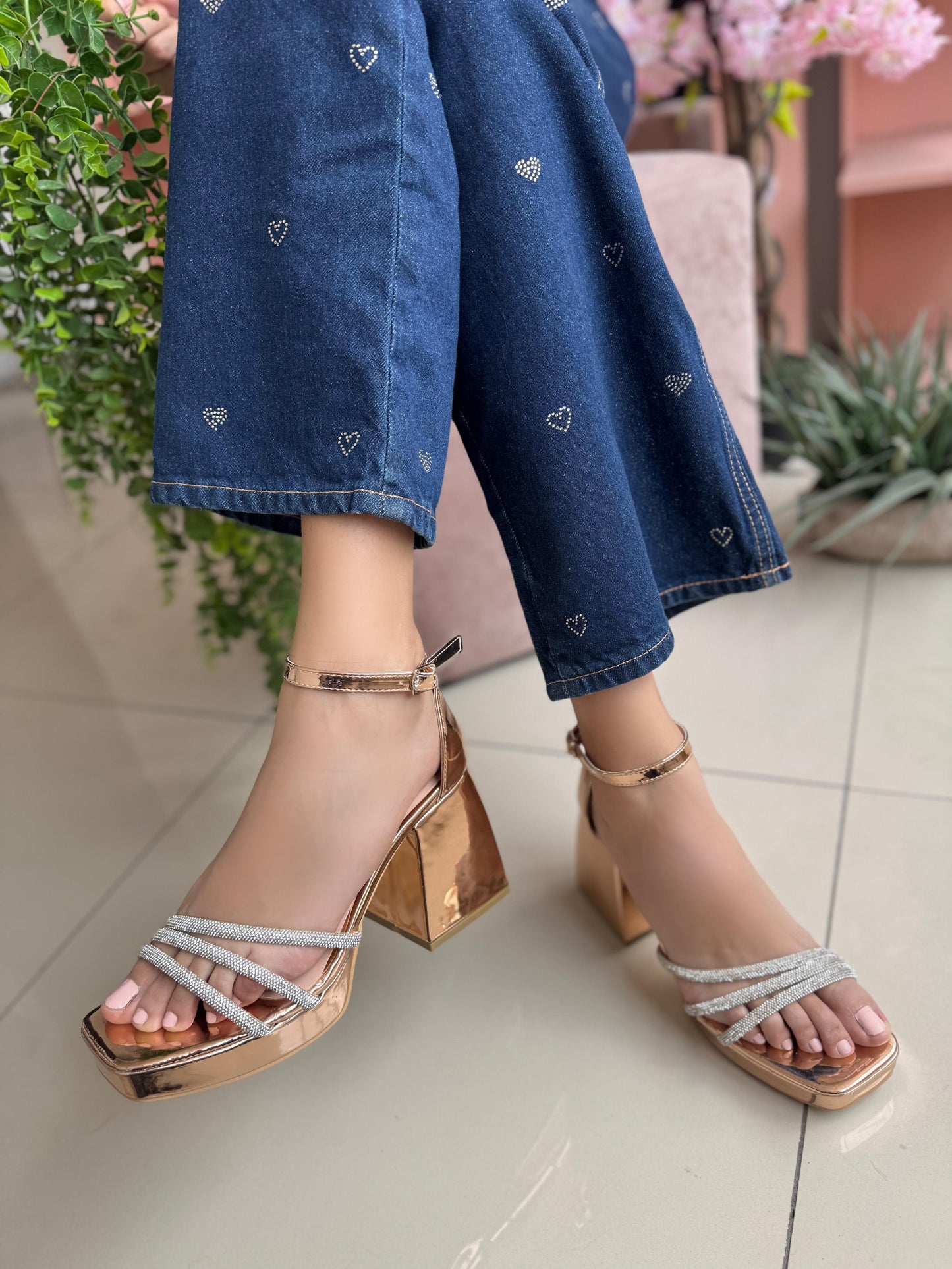 HEELS & SHINE